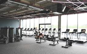 Fitness non-stop, nervi non-stop: aventura unui abonat la NR1 Fitness Titan