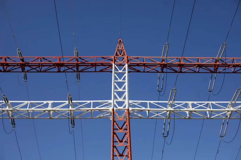 Creșterea prețului la curent electric în România: cauze, impact și soluții