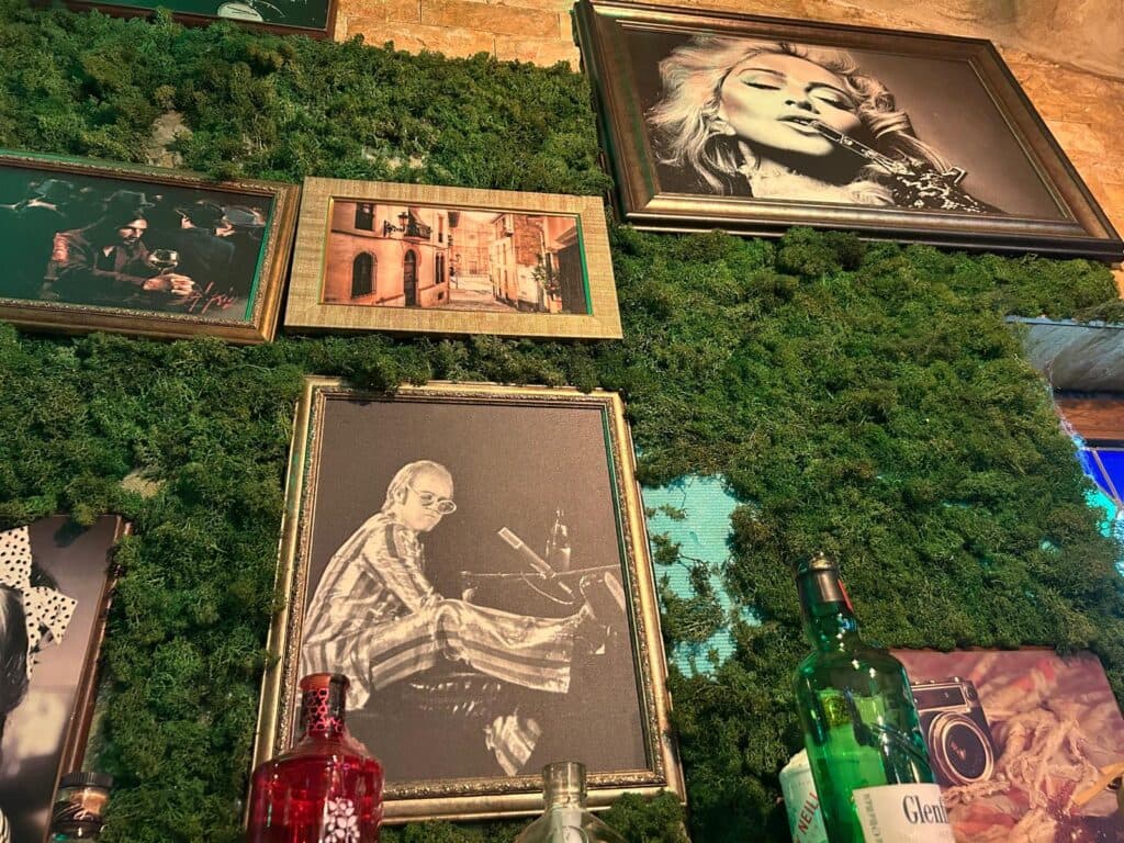 The Temple Social Pub – Paradisul Retro din București care te cucerește vizual și te satură pe bune