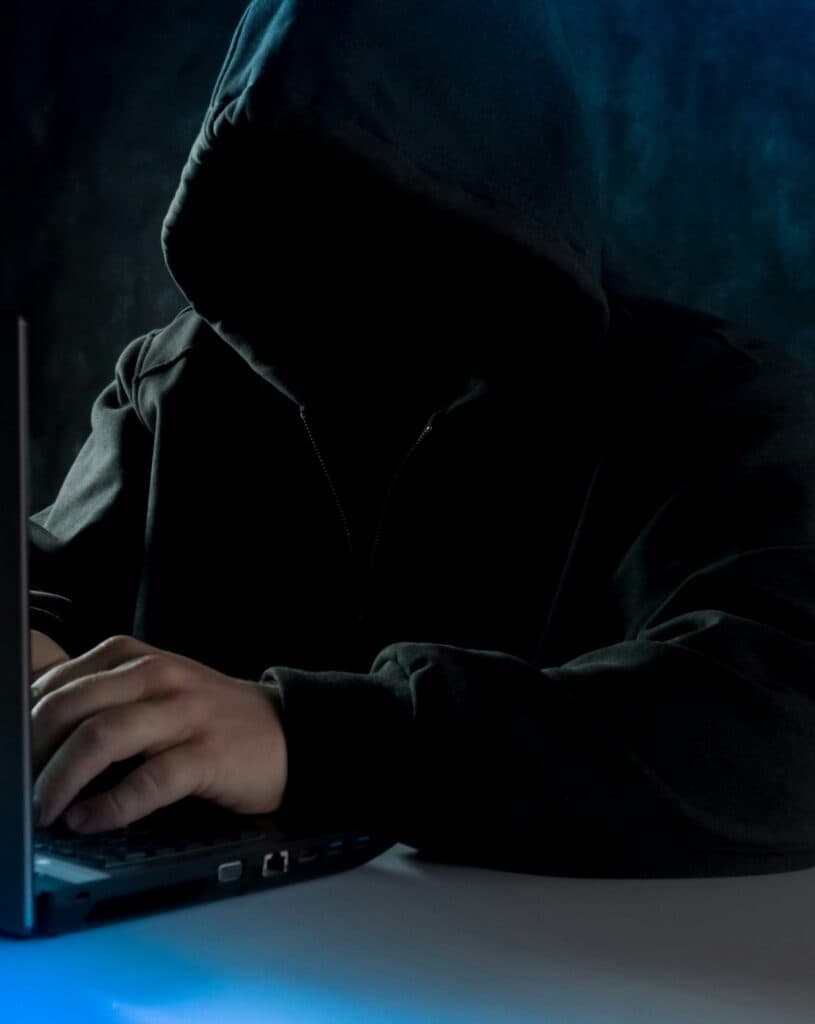 Capcanele iubirii digitale: cum au explodat escrocheriile sentimentale în era rețelelor sociale, în 2024-2025
