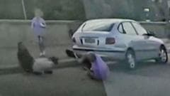 Camera de bord surprinde momentul în care un cuplu se opune atacatorului, înainte de a fi uciși în incidentul de la Bondi