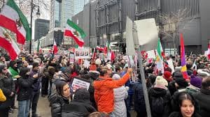 PROTESTELE DIN IRAN EXPLODEAZĂ ÎN MAI MULTE ORAȘE: Confruntări violente cu forțele regimului în Tabriz, Shiraz, Bandar Abbas și Karaj