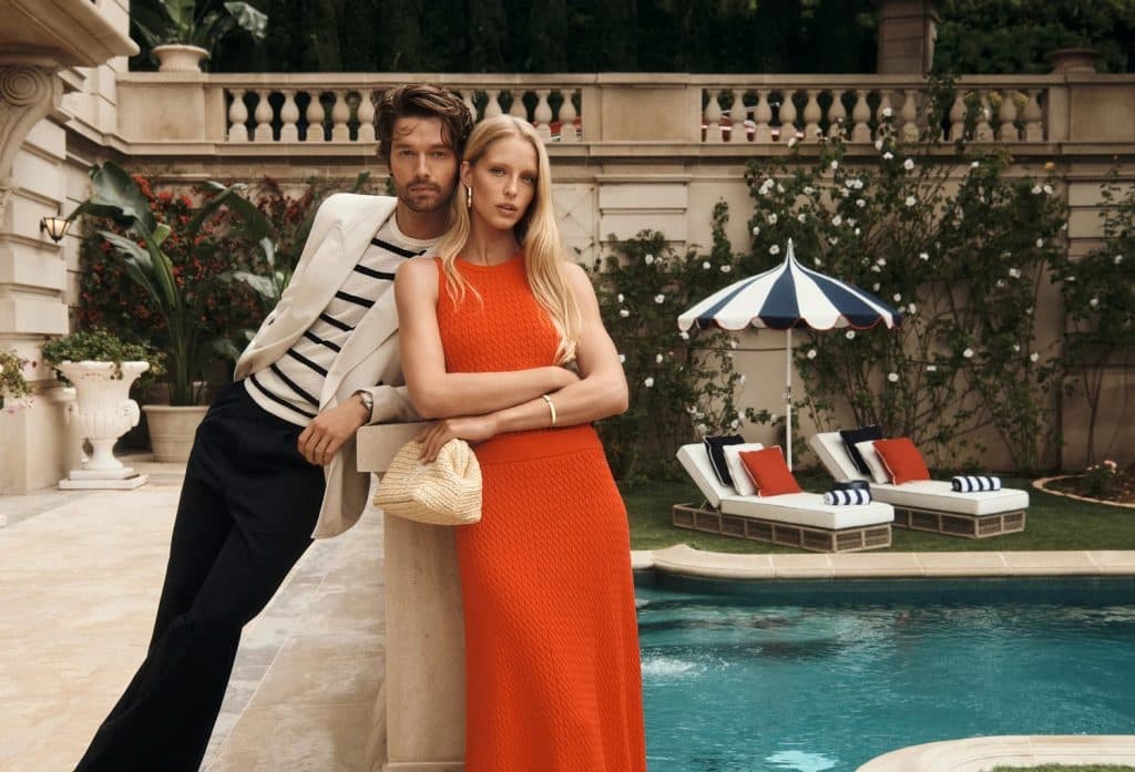 TOMMY HILFIGER INVITA O NOUA GENERATIE SA PASEASCA IN LUMEA CLASSIC AMERICAN COOL PENTRU CAMPANIA DE PRIMAVARA 2026