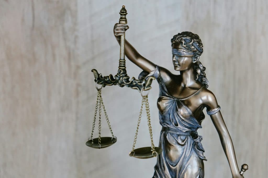 Noii procurori-șefi ai Parchetului General, DNA și DIICOT își încep mandatele de 3 ani, într-un context de presiune publică asupra justiției.