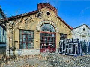 „Statul la stat”: companie de stat pentru vânzarea cărților, fără activitate reală, dar cu cinci șefi plătiți lunar