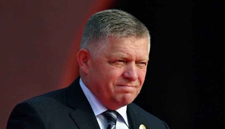 Robert Fico ironizează volatilitatea petrolului: „Prețurile depind de felul cum doarme Trump”