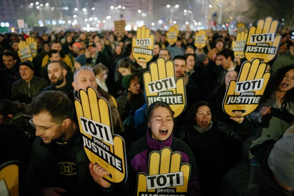 România, în pragul unei crize politice și economice majore: Guvern căzut, scandal de miliarde și acuzații de corupție în Justiție