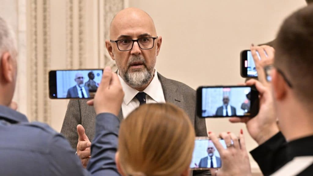 Kelemen Hunor critică blocajul politic: „PNL, USR și PSD s-au legat fiecare de câte un stâlp”