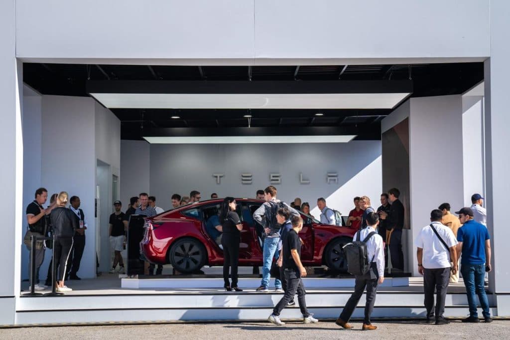 Tesla accelerează în Europa: demonstrație majoră în Amsterdam, semnal clar de expansiune