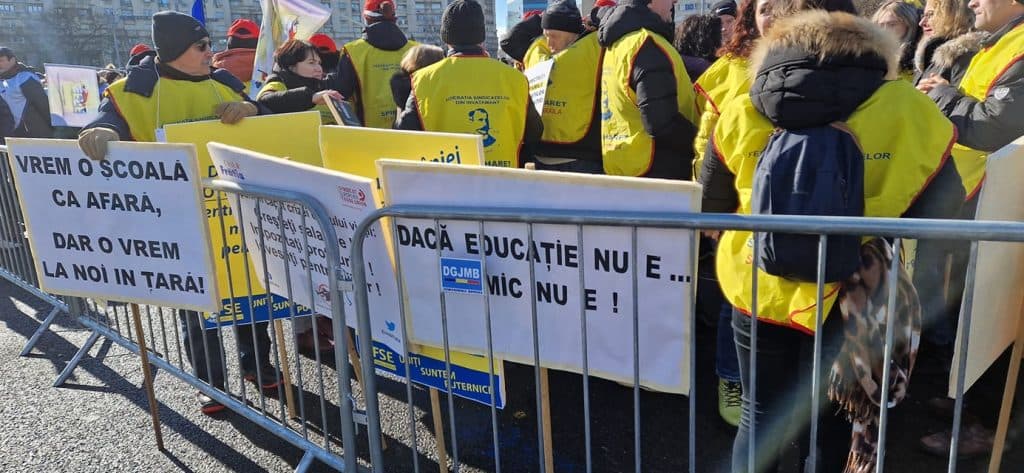 Sindicaliștii din educație protestează împotriva legii salarizării
