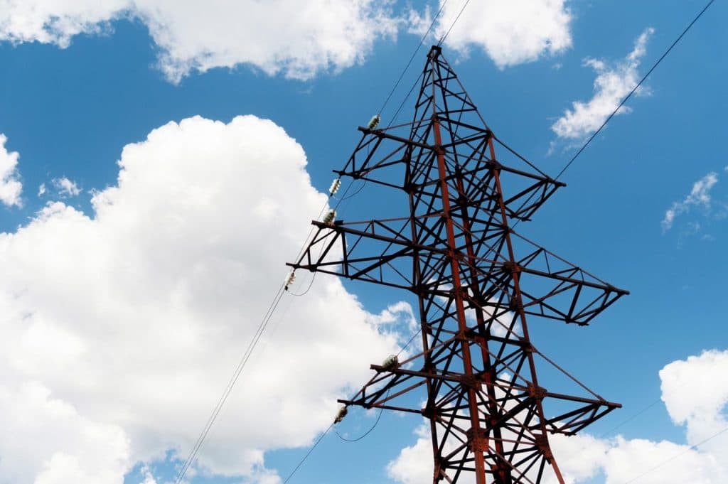 Intervenţiile continuă pentru repararea avariilor la energie electrică