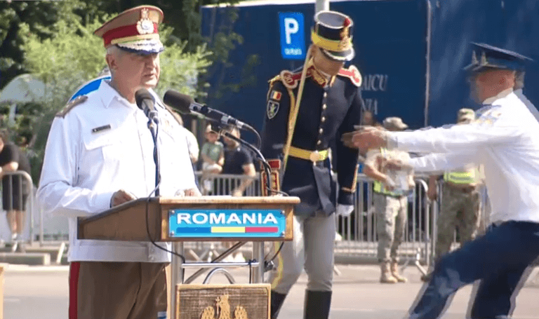 Incident la ceremonia de Ziua Aviației, un militar aproape leșină