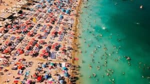 Vacanță la mare în 2026: Cât costă o noapte de cazare pe litoralul românesc și unde găsești cele mai bune oferte