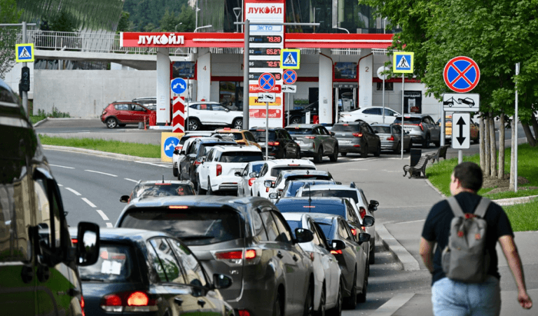 Rușii sunt sancționați pentru plângerile legate de combustibil