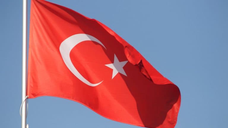 Turcia adoptă o lege istorică pentru reintegrarea combatanţilor PKK