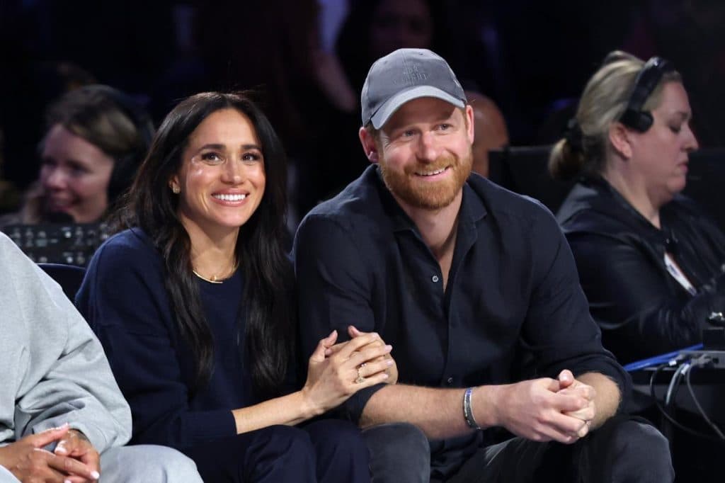 Harry și Meghan se întorc în Marea Britanie după șase ani.