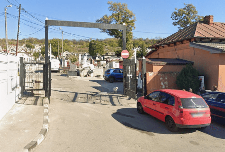 Descoperire macabră în cimitirul din Slatina: saci cu oase umane