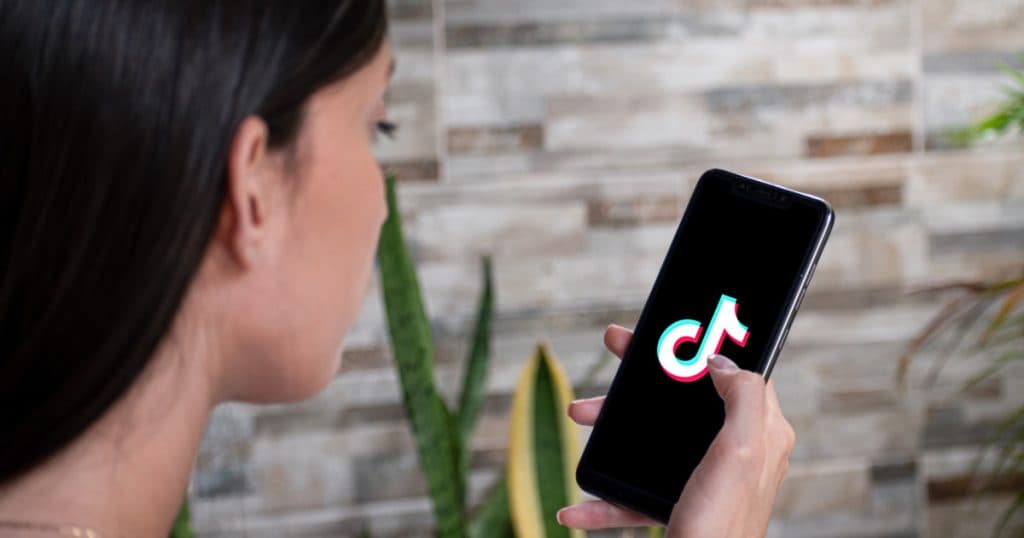 Adolescentă de 14 ani, omorâtă de tatăl ei din cauza conținutului „nepotrivit” de pe TikTok.