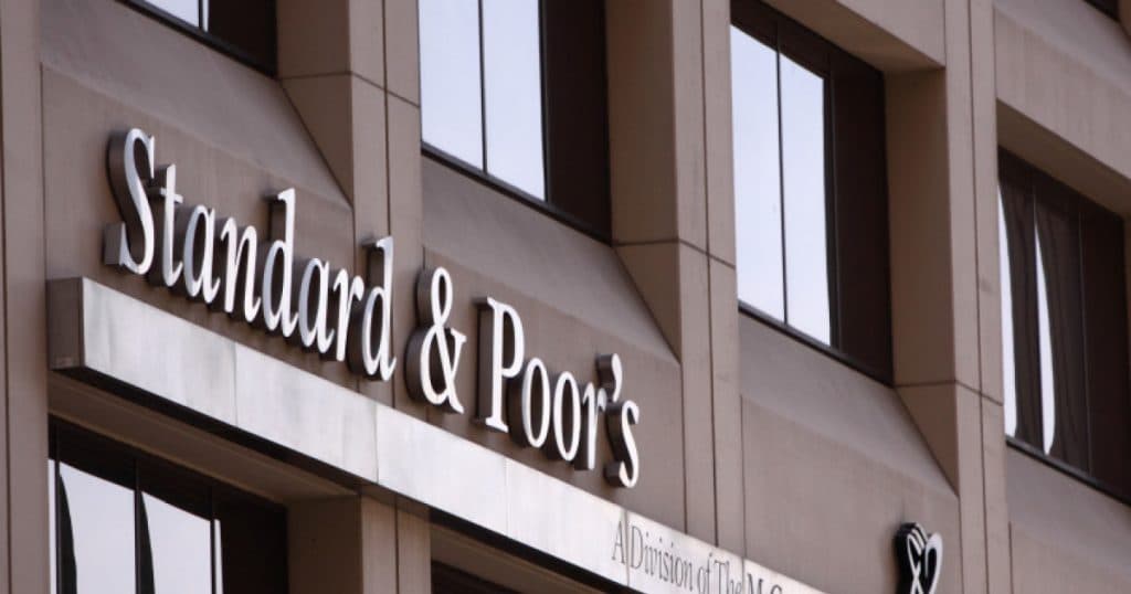 Agenţia de rating S&P a modificat perspectiva ratingului României de la stabilă la negativă.
