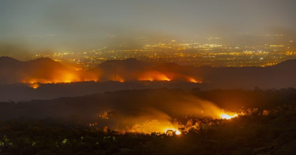 Analiză: Scânteia care în fiecare an dă foc sudului Italiei. Mâna mafiei siciliene întreține incendiile devastatoare din peninsulă.