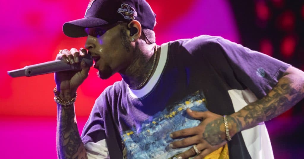 Chris Brown solicită 500 de milioane de dolari de la Warner Bros. Ce stă la baza acestei cereri?