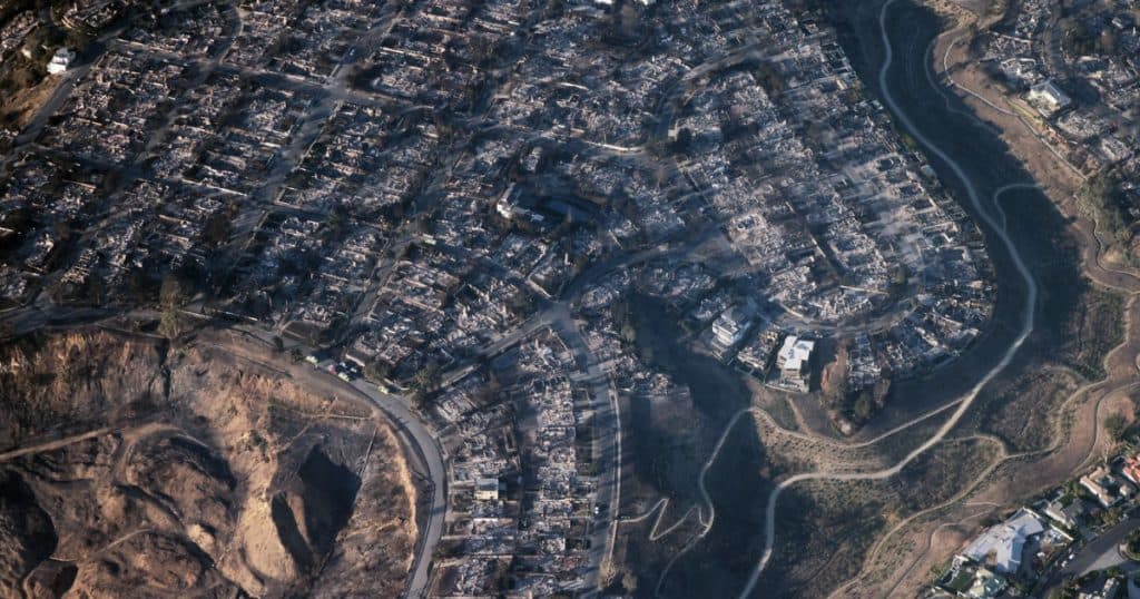 Avertismentul unui arhitect în urma distrugerilor cauzate de incendiile din Los Angeles: „Am construit orașe fără legătură cu mediul”