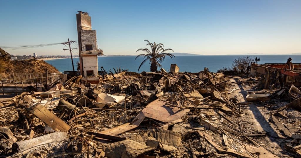 Numărul morților după incendiile din Los Angeles a ajuns la 25. Dezastrul generează pierderi de miliarde de dolari pentru asigurători.