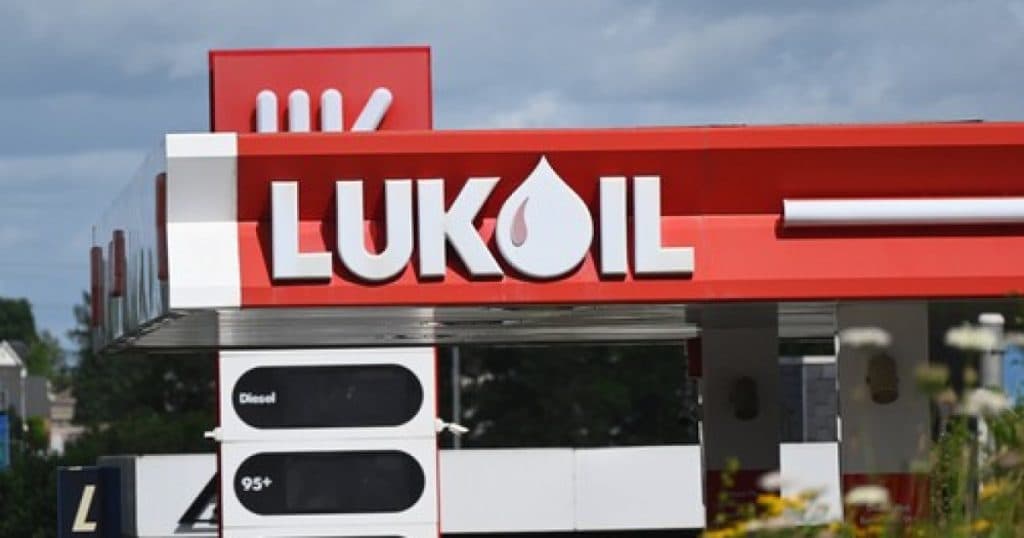 Bulgariei i se solicită achiziționarea rafinăriei Lukoil, pentru a evita monopolul rusesc.