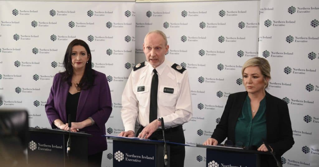 Cel mai ridicat grad de alertă a fost instituit în Irlanda și Irlanda de Nord înaintea furtunii Eowyn. Instituțiile de învățământ au fost închise.