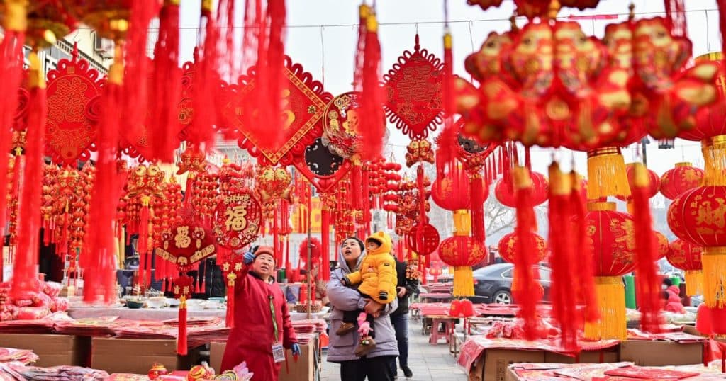 China se pregătește pentru Anul Nou Lunar în contextul preocupărilor economice.