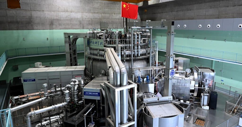 Funcționarea „soarelui artificial” din China: Un nou record în fuziunea nucleară și un avans semnificativ către energia curată nelimitată.