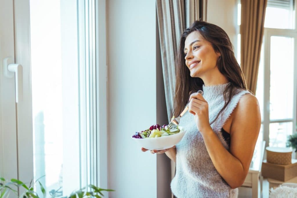 Dieta și sănătatea mentală: alimentația poate influența starea ta de bine?