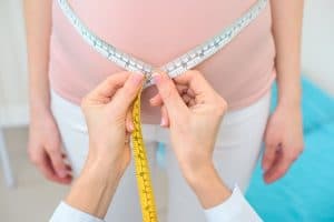 Măsura taliei poate anticipa riscul de cancer. Care este numărul de centimetri necesar pentru a te menține sănătos.