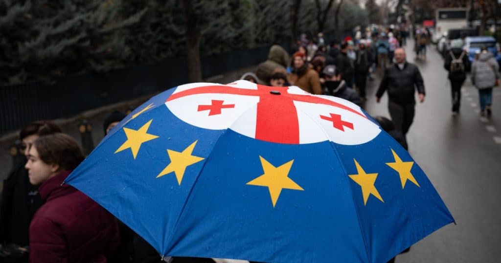 Diplomații și funcționarii din Georgia își pierd dreptul de a călători fără viză în Uniunea Europeană. Care este cauza?