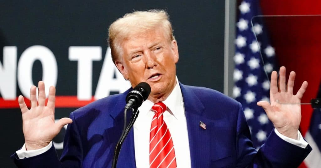 Donald Trump avertizează din nou statele BRICS cu impunerea unor taxe vamale de 100% dacă vor încerca să submineze dominația dolarului.