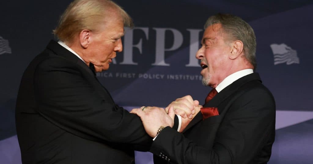 Donald Trump îi desemnează pe Mel Gibson, Jon Voight și Sylvester Stallone drept „ambasadori speciali” la Hollywood.