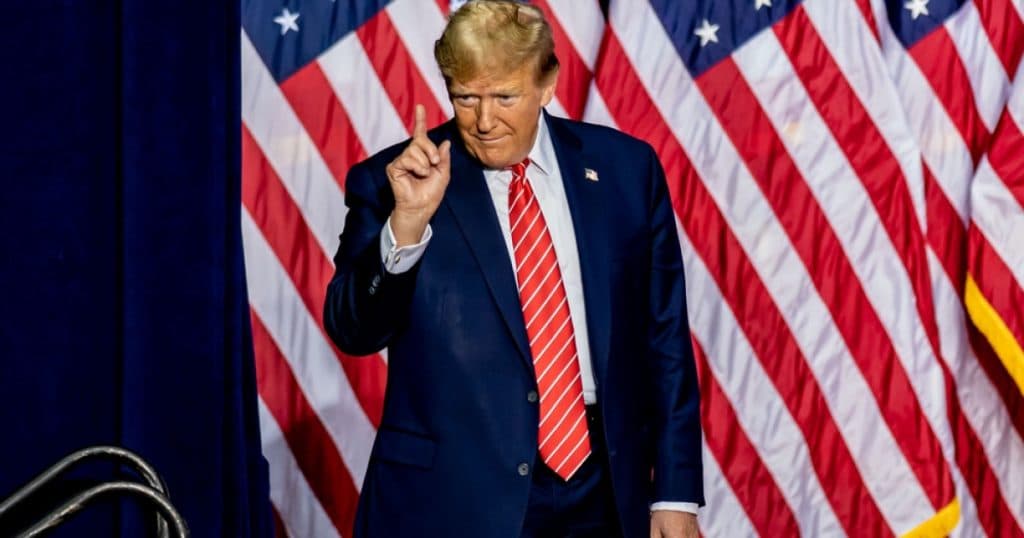 Donald Trump atacă oficialii din justiție care l-au investigat. Concedieri în masă.