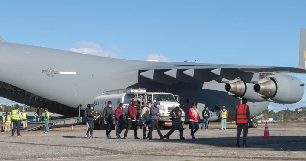 După Mexic, Columbia interzice accesul unor avioane americane cu migranți expulzați.
