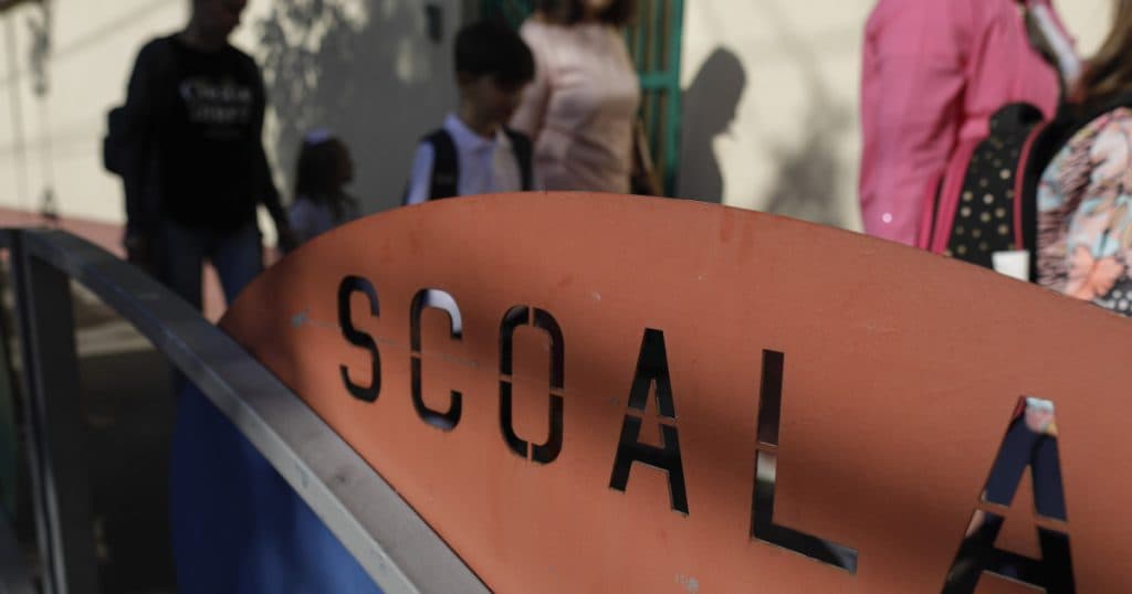 Elevii cu rezultate excelente la învățătură pot finaliza doi ani de studii într-un singur an școlar. Ordinul a fost publicat în Monitorul Oficial.