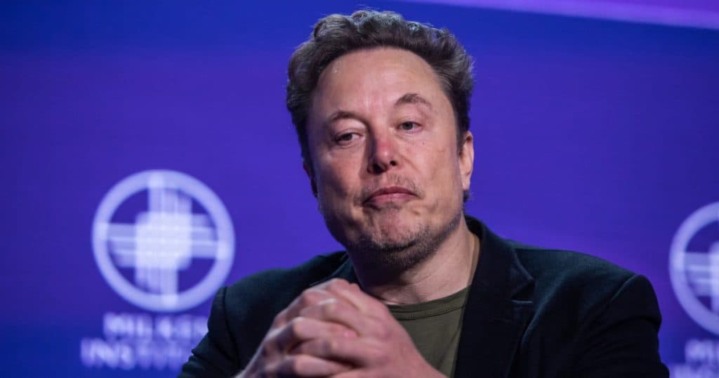Elon Musk a efectuat o inspecție la competitorul Boeing, din cauza întârzierii livrării noilor avioane Air Force One.