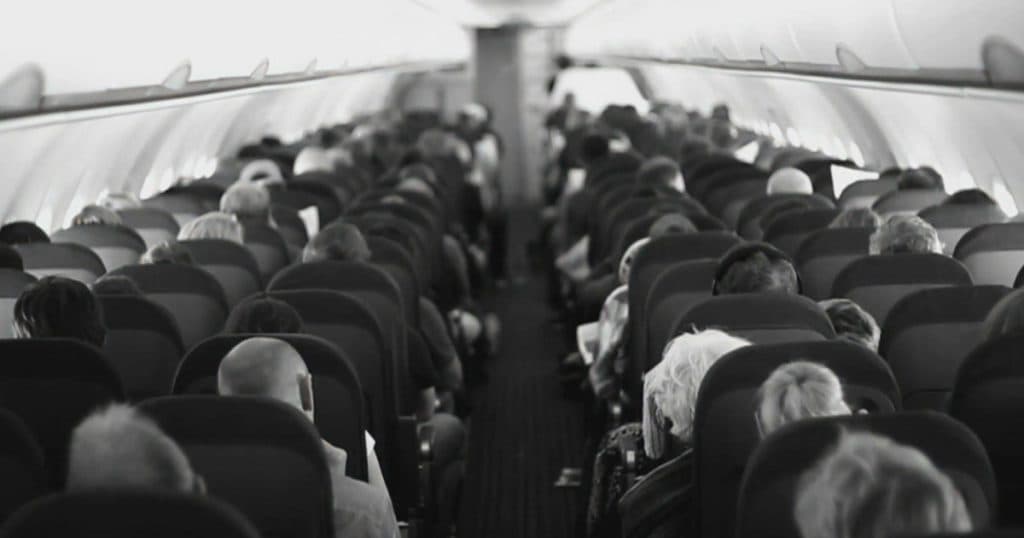 „S-a văzut fum. Au intrat în panică”. Mărturia unei pasagere dintr-un avion care a efectuat o aterizare de urgență pe Aeroportul Otopeni