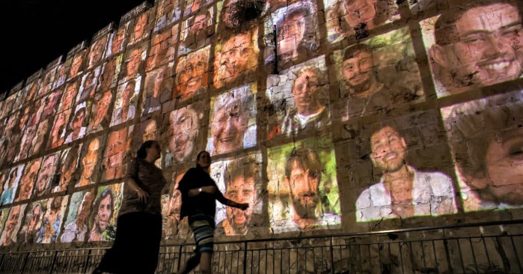 Familiile ostaticilor israelieni care nu celebrează înțelegerea de pace cu Hamas: „Nu putem avea aceste monștri ca vecini”