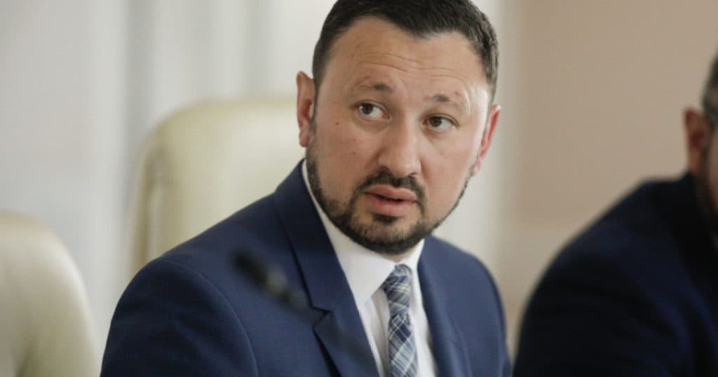 Fechet: Probabilitatea ca poluarea generată de scufundarea celor două petroliere rusești să afecteze litoralul românesc este redusă.