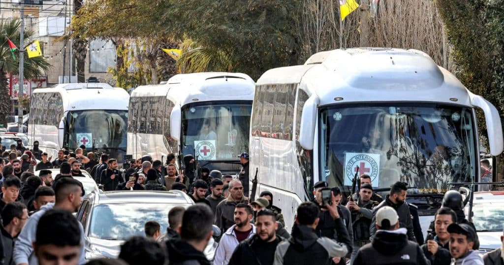 Israelul a eliberat 200 de deținuți în schimbul celor patru ostatici, printre care se numără Mohammed Tous, un palestinian deținut de 40 de ani.