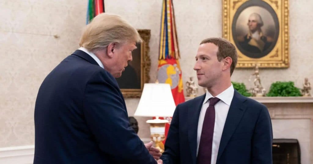 Întâlniri secrete la Facebook pentru a facilita legătura lui Zuckerberg cu Trump