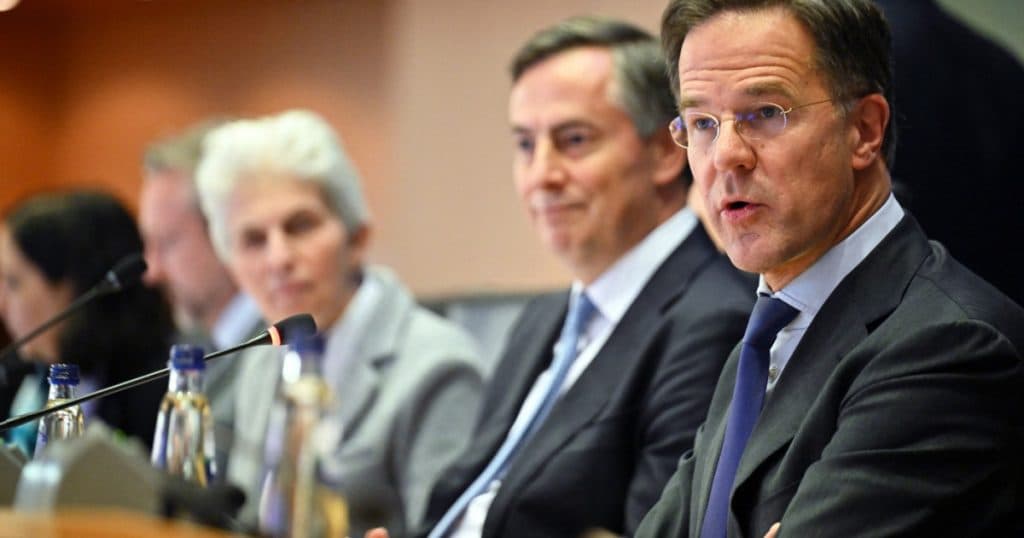 Mark Rutte solicită țărilor NATO să aloce „o mică parte” din bugetele pentru pensii, Sănătate sau asistență socială în domeniul Apărării.