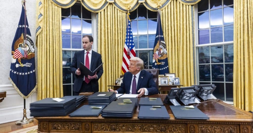 Deciziile adoptate de Donald Trump în prima zi de la întoarcerea sa la Casa Albă. Ordinele esențiale semnate