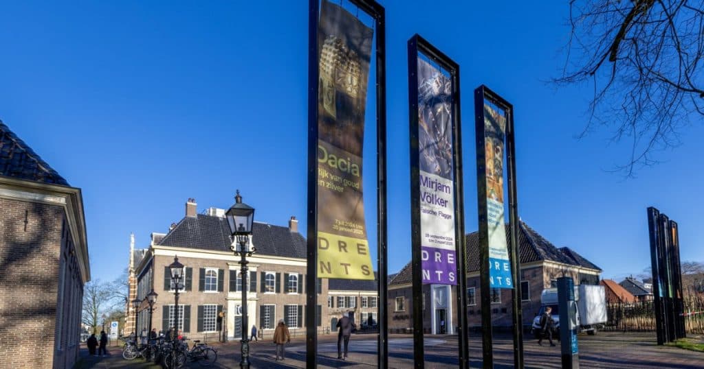 Muzeul Drents din Assen și-a redeschis porțile pentru vizitatori după furtul obiectelor din tezaurul dacic de sâmbăta trecută.