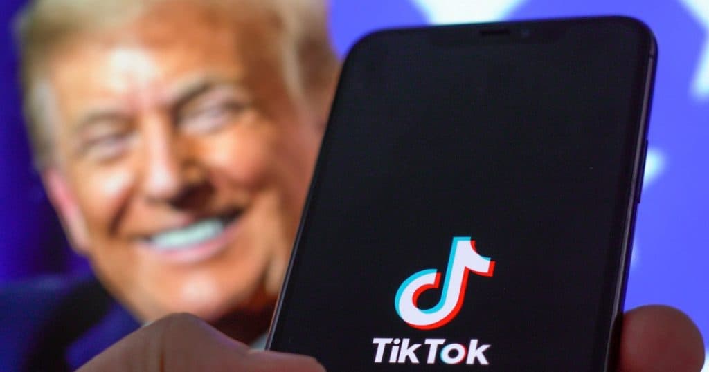 Alertă de știri: TikTok își reia serviciile în SUA „ca urmare a eforturilor președintelui Trump”. Aplicația a început să revină online.