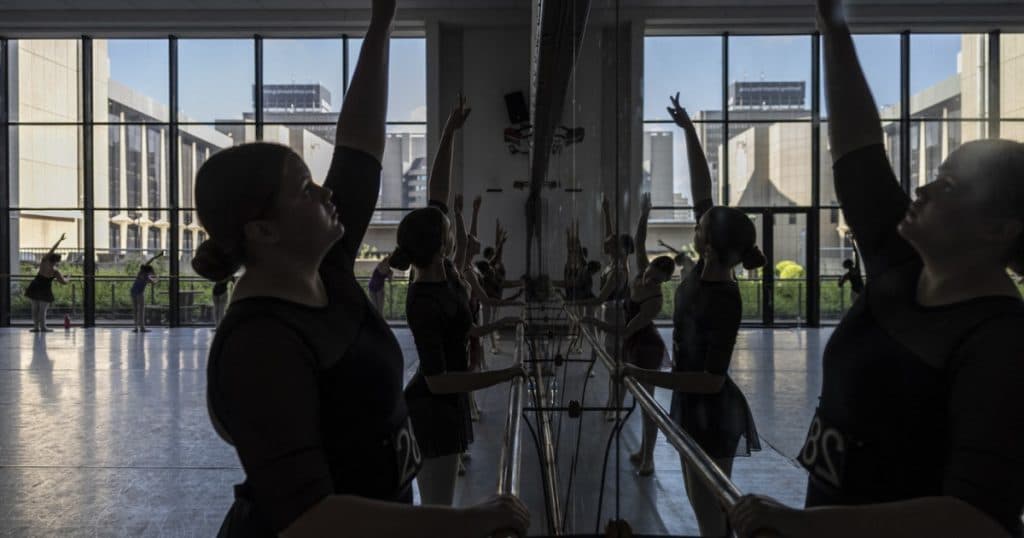 O fostă balerină denunță atmosfera toxică din Royal Ballet School. „Dacă aș avea un cuțit, aș elimina toate aceste părți”